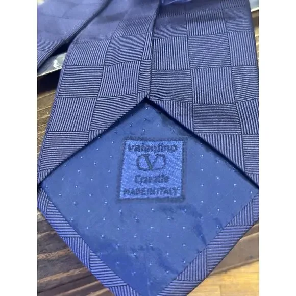 Vintage Valentino Navy Silk Made In Italy Designer Classic Daddy 90s y2k Boss - Picture 2 of 11